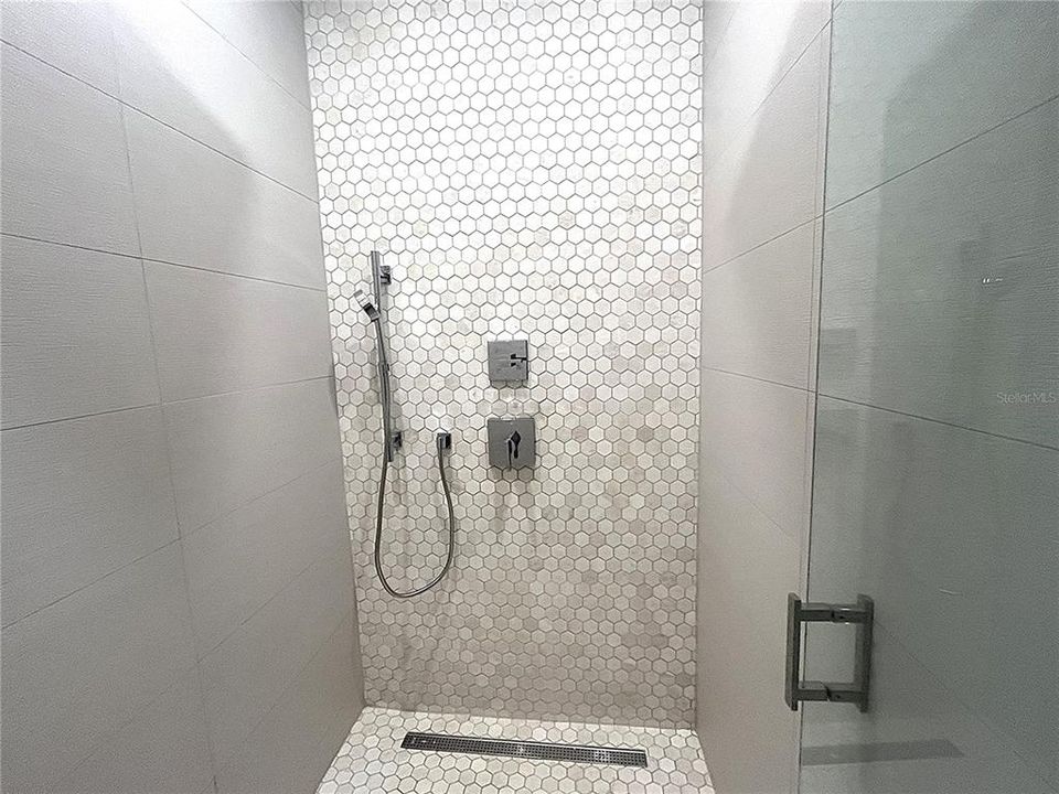 En Venta: $1,225,000 (3 camas, 3 baños, 3000 Pies cuadrados)