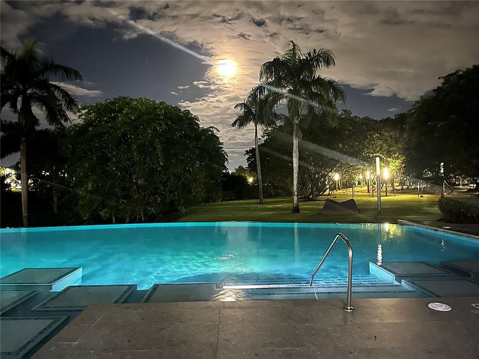 En Venta: $1,225,000 (3 camas, 3 baños, 3000 Pies cuadrados)