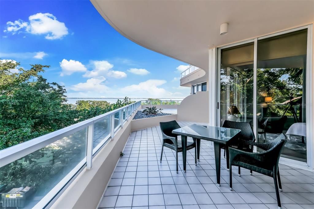 For Sale: $689,500 (2 beds, 2 baths, 1371 Square Feet)