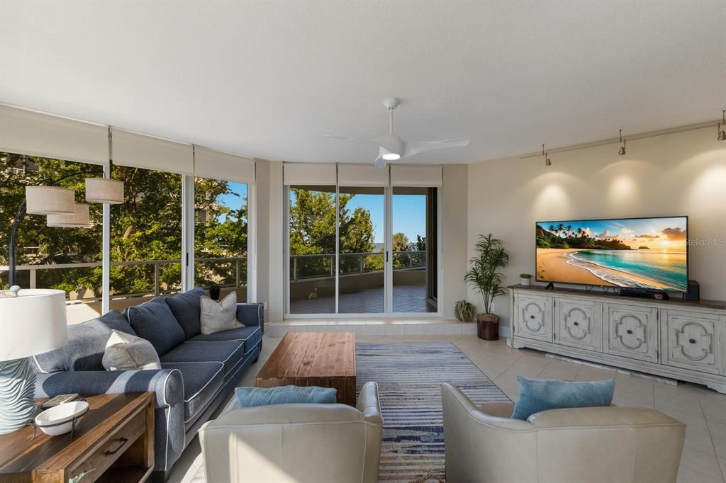 For Sale: $689,500 (2 beds, 2 baths, 1371 Square Feet)