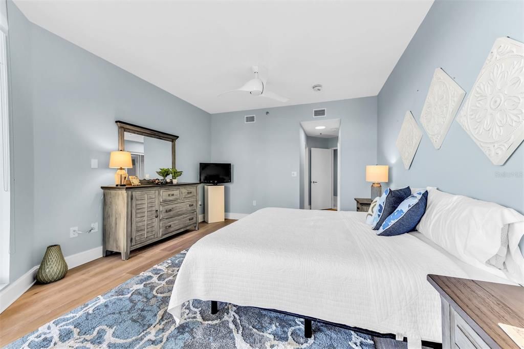 For Sale: $689,500 (2 beds, 2 baths, 1371 Square Feet)