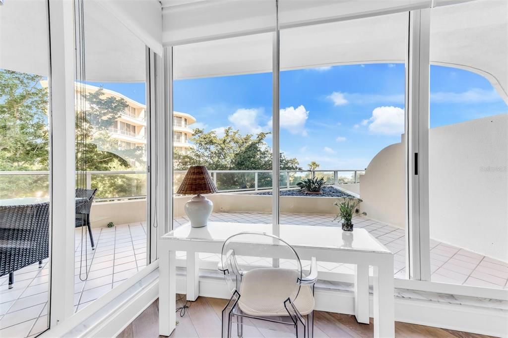 For Sale: $689,500 (2 beds, 2 baths, 1371 Square Feet)