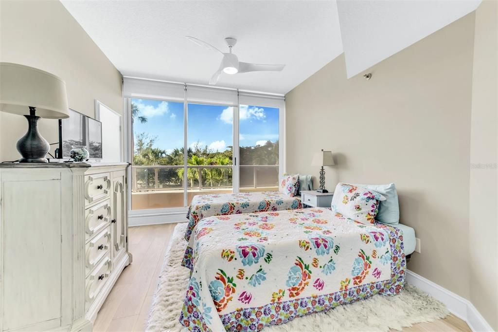 For Sale: $689,500 (2 beds, 2 baths, 1371 Square Feet)