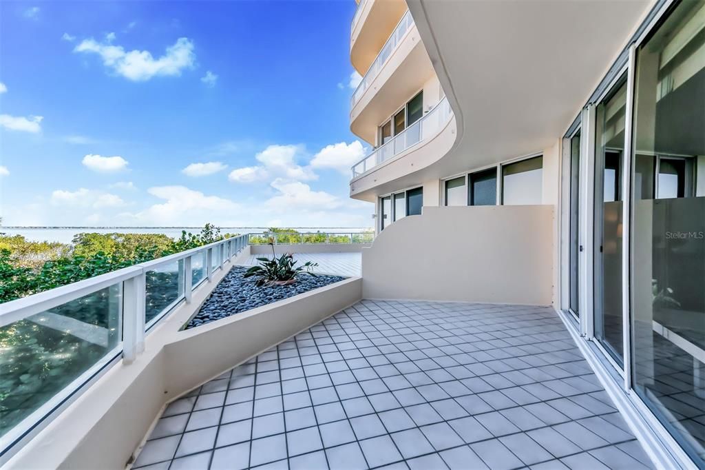 For Sale: $689,500 (2 beds, 2 baths, 1371 Square Feet)