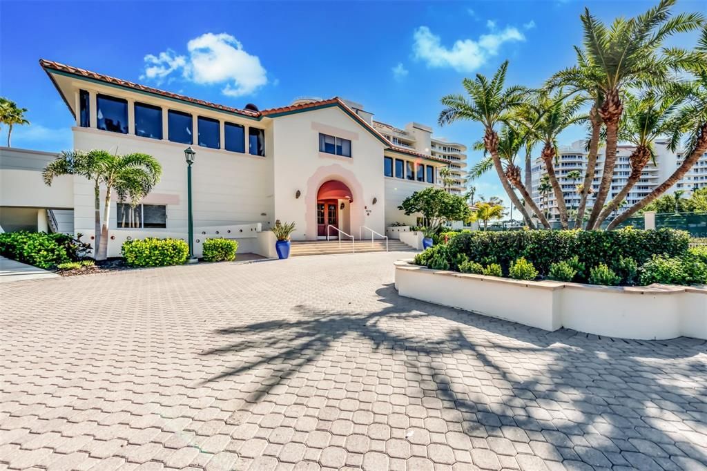 For Sale: $689,500 (2 beds, 2 baths, 1371 Square Feet)