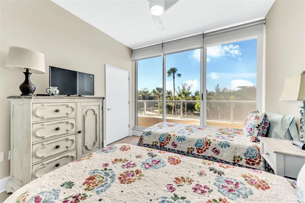 For Sale: $689,500 (2 beds, 2 baths, 1371 Square Feet)