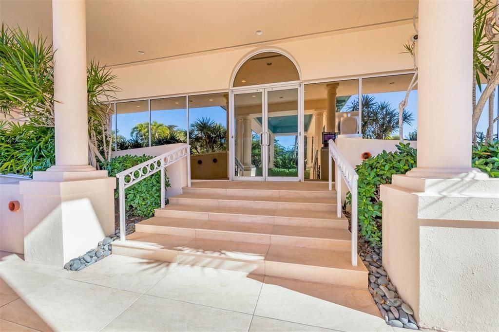 For Sale: $689,500 (2 beds, 2 baths, 1371 Square Feet)