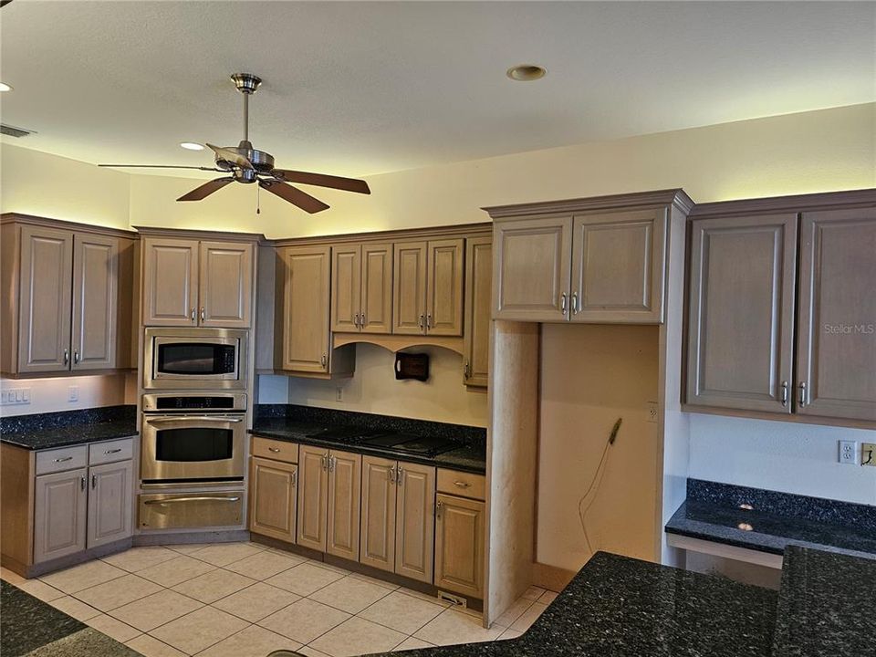 待售: $682,500 (4 贝兹, 3 浴室, 3454 平方英尺)