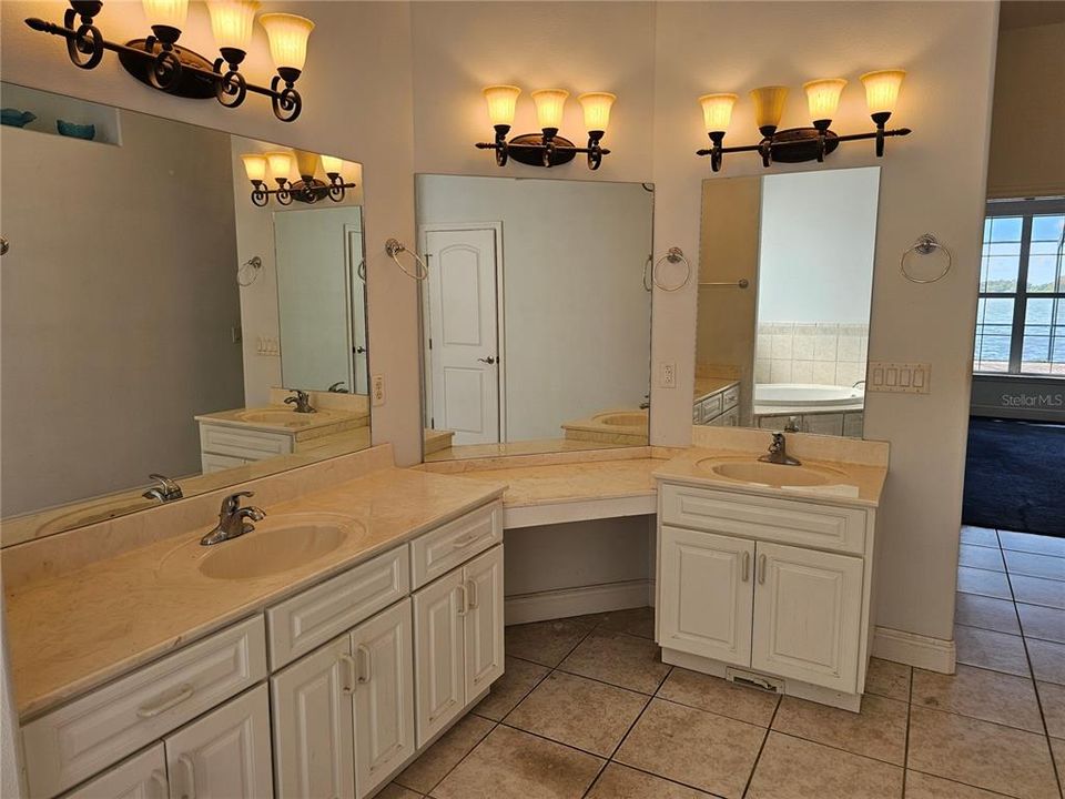 待售: $682,500 (4 贝兹, 3 浴室, 3454 平方英尺)