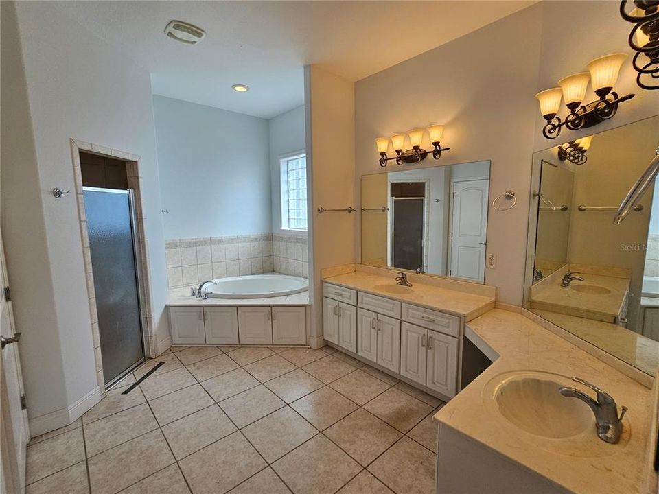 待售: $682,500 (4 贝兹, 3 浴室, 3454 平方英尺)