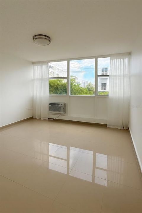 出租: $2,000 (3 贝兹, 2 浴室, 0 平方英尺)