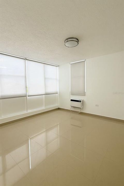 出租: $2,000 (3 贝兹, 2 浴室, 0 平方英尺)