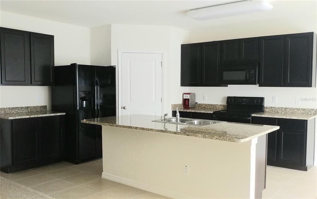 В аренду: $2,600 (5 спален, 3 ванн, 2900 Квадратных фут)