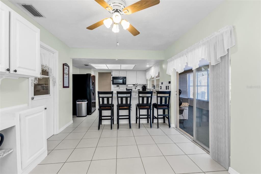 待售: $238,000 (2 贝兹, 2 浴室, 1319 平方英尺)