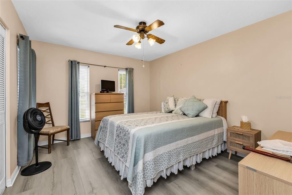 待售: $238,000 (2 贝兹, 2 浴室, 1319 平方英尺)