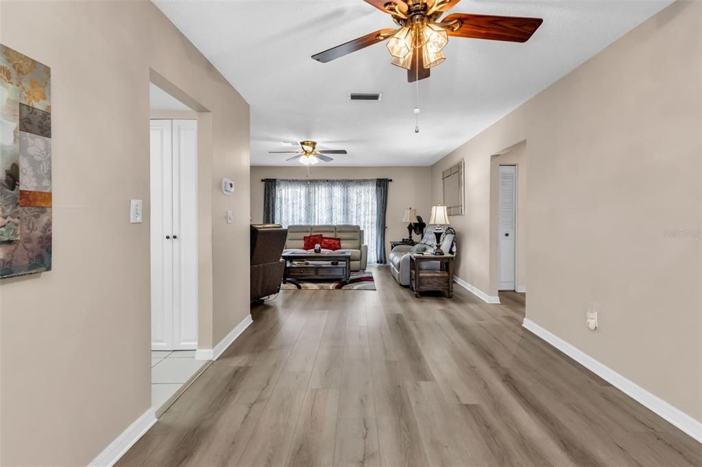 待售: $238,000 (2 贝兹, 2 浴室, 1319 平方英尺)