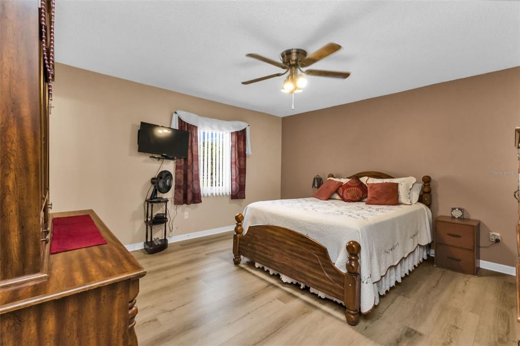 待售: $238,000 (2 贝兹, 2 浴室, 1319 平方英尺)