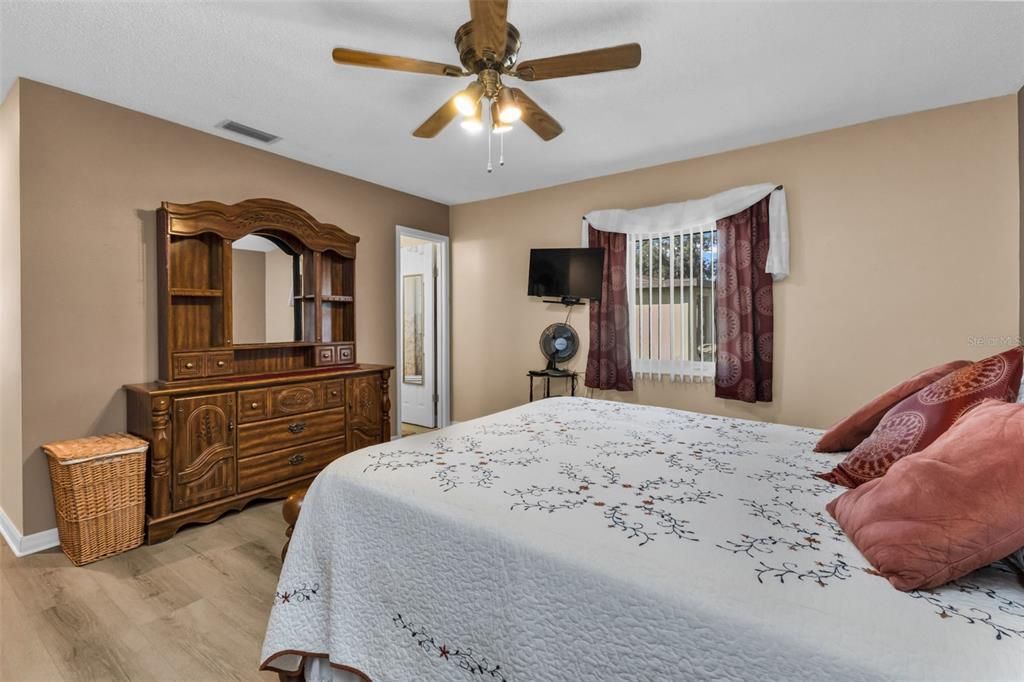 待售: $238,000 (2 贝兹, 2 浴室, 1319 平方英尺)