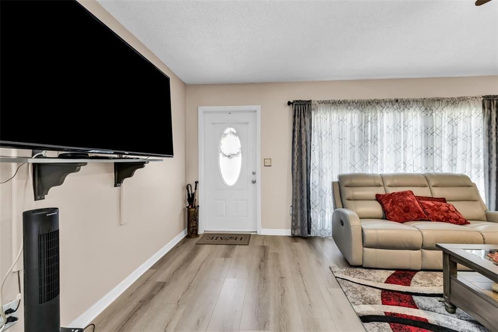 待售: $238,000 (2 贝兹, 2 浴室, 1319 平方英尺)