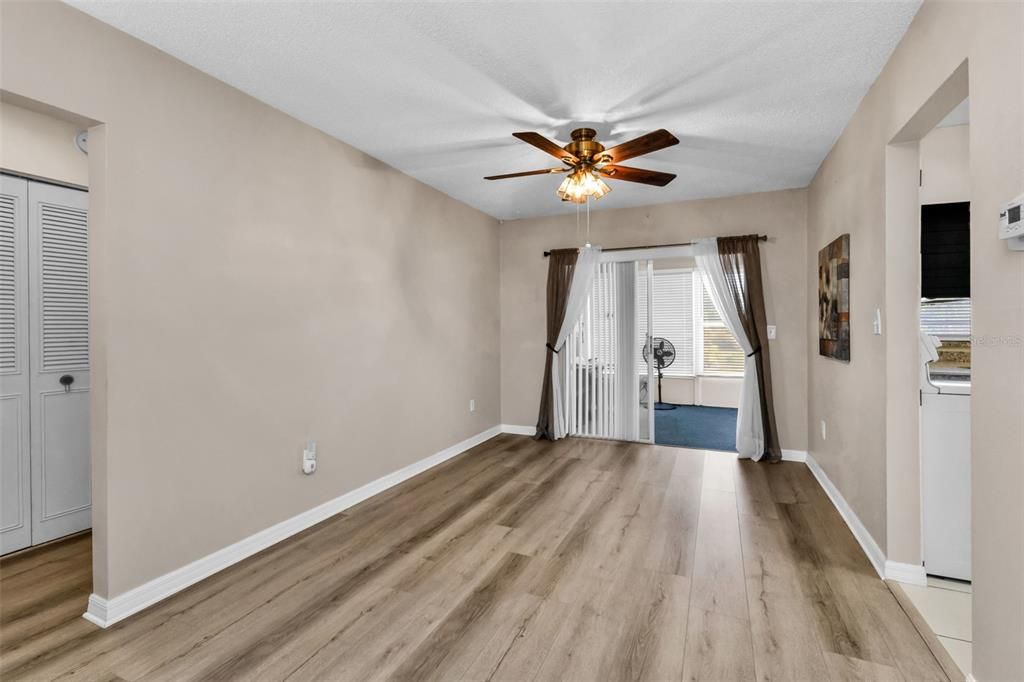 待售: $238,000 (2 贝兹, 2 浴室, 1319 平方英尺)