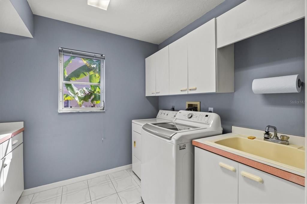 En Venta: $499,000 (3 camas, 2 baños, 2294 Pies cuadrados)