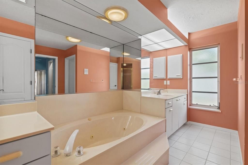 En Venta: $499,000 (3 camas, 2 baños, 2294 Pies cuadrados)