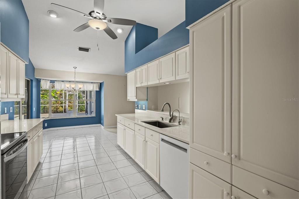 En Venta: $499,000 (3 camas, 2 baños, 2294 Pies cuadrados)