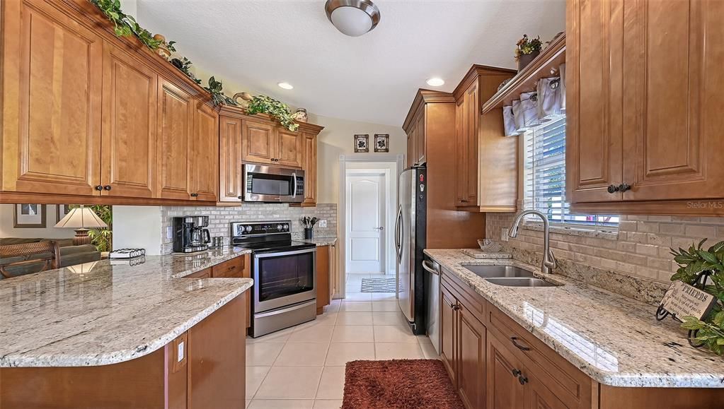 For Sale: $439,000 (2 beds, 2 baths, 1693 Square Feet)