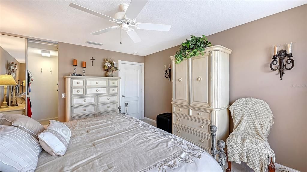 For Sale: $439,000 (2 beds, 2 baths, 1693 Square Feet)