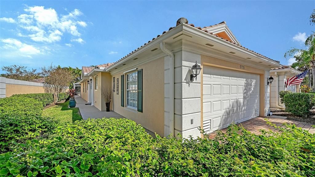 For Sale: $439,000 (2 beds, 2 baths, 1693 Square Feet)