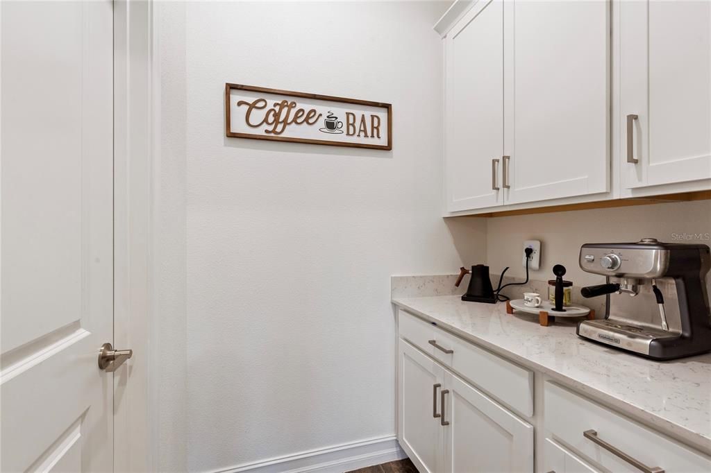 待售: $618,000 (4 贝兹, 3 浴室, 2640 平方英尺)