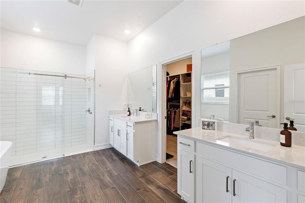 待售: $618,000 (4 贝兹, 3 浴室, 2640 平方英尺)