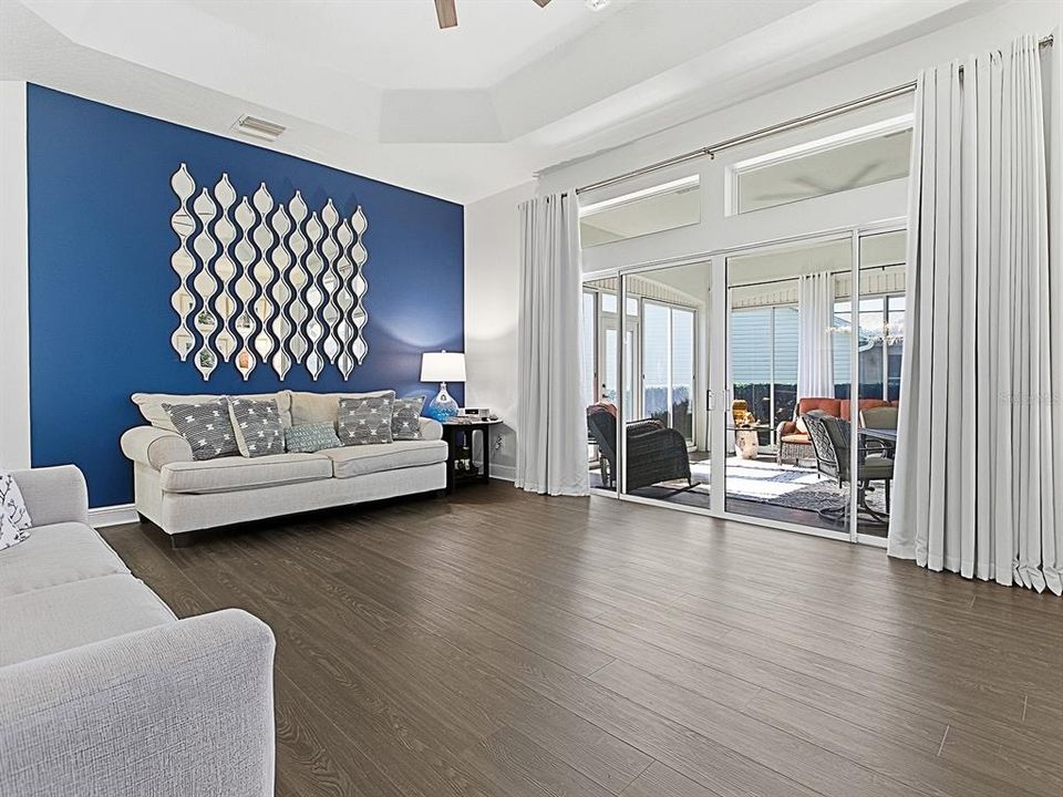 合同活跃: $495,000 (3 贝兹, 2 浴室, 2310 平方英尺)