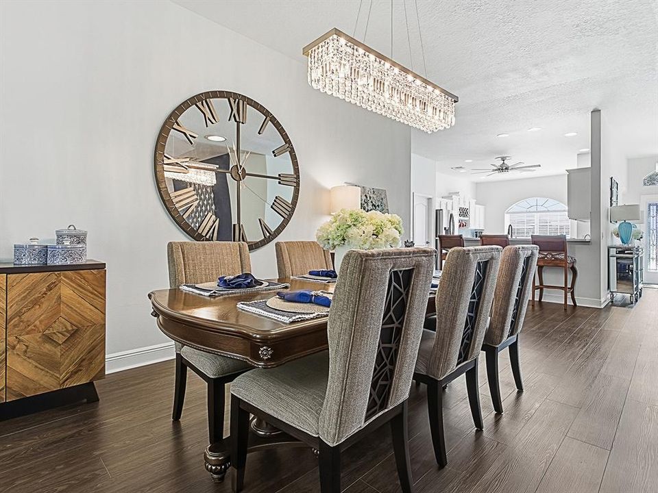 合同活跃: $495,000 (3 贝兹, 2 浴室, 2310 平方英尺)