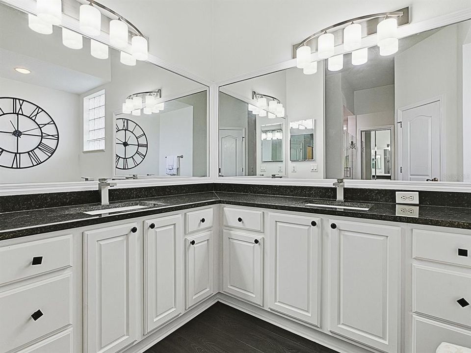 合同活跃: $495,000 (3 贝兹, 2 浴室, 2310 平方英尺)