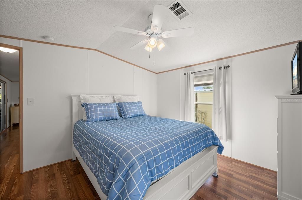 For Sale: $124,990 (2 beds, 2 baths, 840 Square Feet)