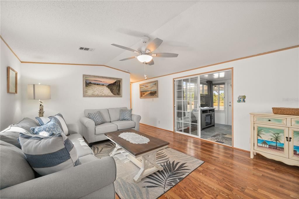 For Sale: $124,990 (2 beds, 2 baths, 840 Square Feet)