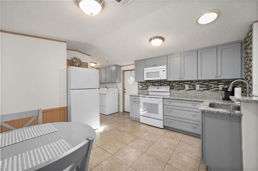 For Sale: $124,990 (2 beds, 2 baths, 840 Square Feet)