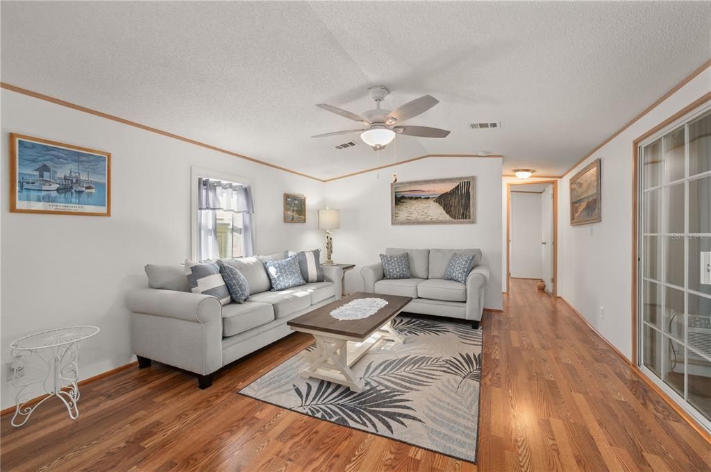 For Sale: $124,990 (2 beds, 2 baths, 840 Square Feet)