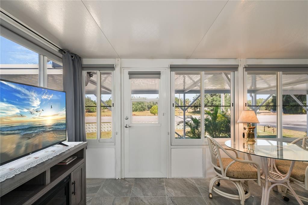 For Sale: $124,990 (2 beds, 2 baths, 840 Square Feet)