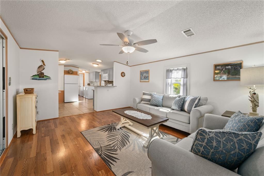 For Sale: $124,990 (2 beds, 2 baths, 840 Square Feet)