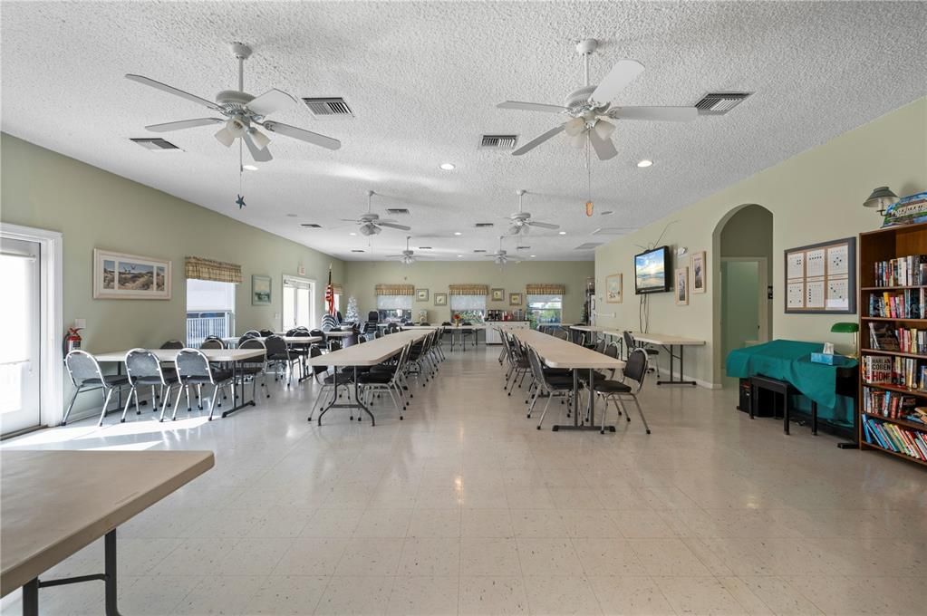 For Sale: $124,990 (2 beds, 2 baths, 840 Square Feet)