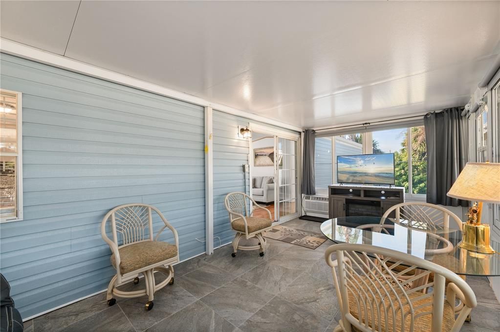 For Sale: $124,990 (2 beds, 2 baths, 840 Square Feet)