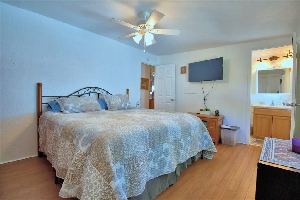 На продажу: $135,000 (2 спален, 2 ванн, 1056 Квадратных фут)