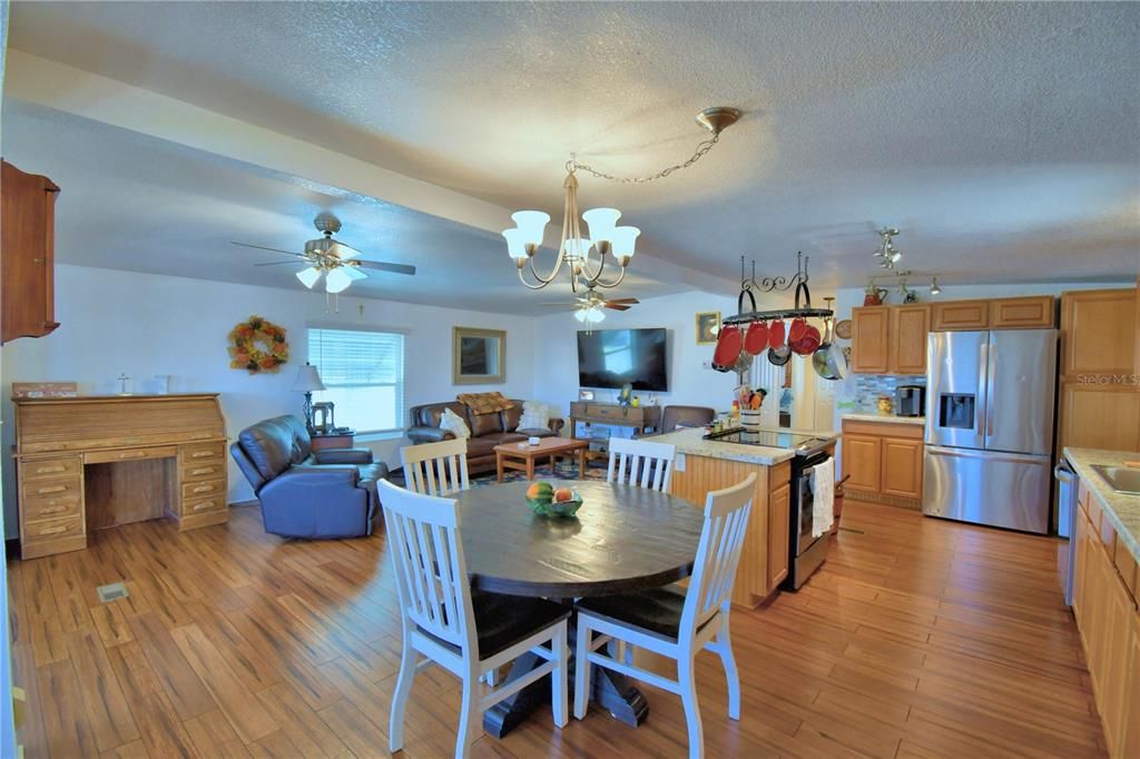 На продажу: $135,000 (2 спален, 2 ванн, 1056 Квадратных фут)