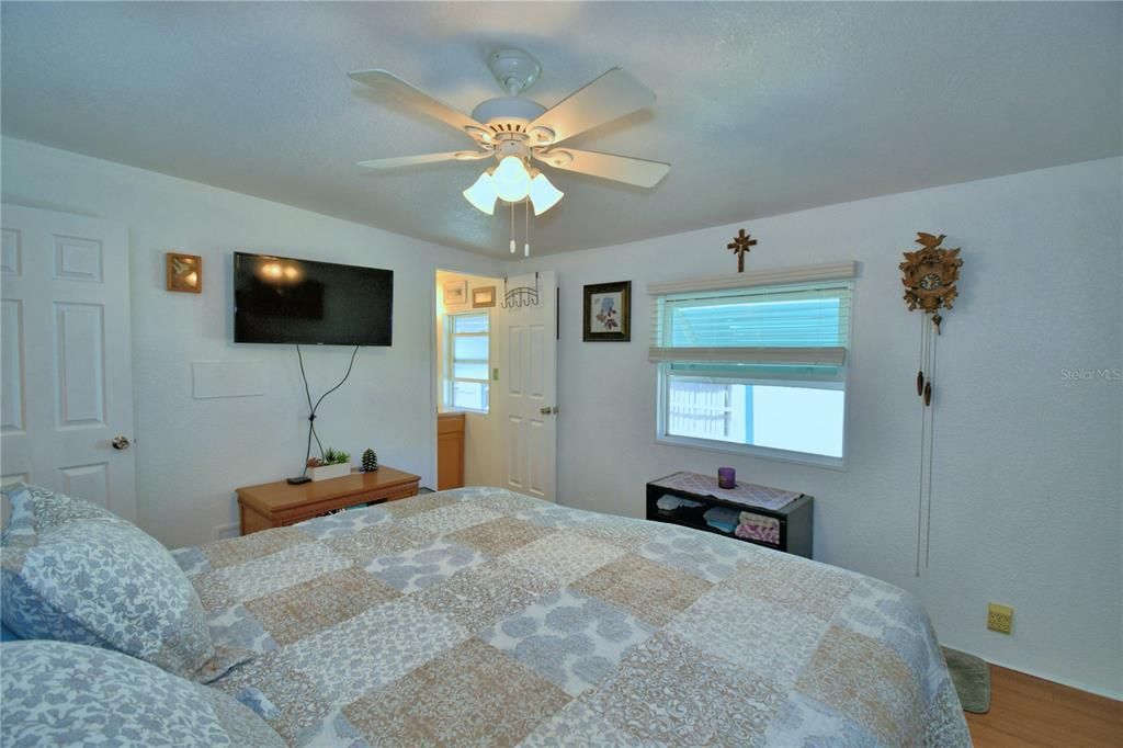 На продажу: $135,000 (2 спален, 2 ванн, 1056 Квадратных фут)