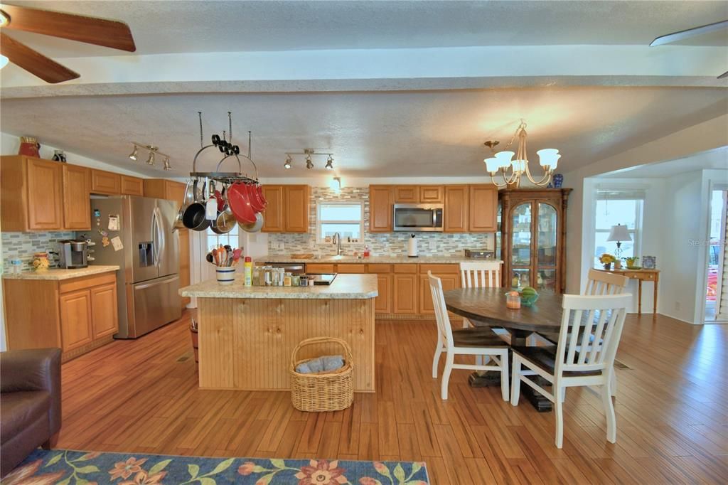 На продажу: $135,000 (2 спален, 2 ванн, 1056 Квадратных фут)