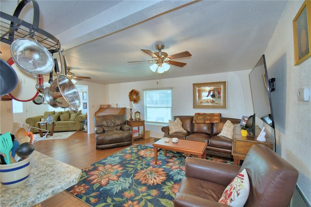 На продажу: $135,000 (2 спален, 2 ванн, 1056 Квадратных фут)