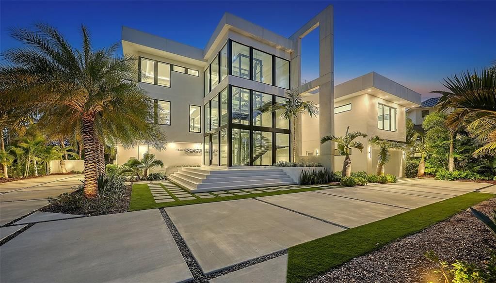 For Sale: $12,900,000 (5 beds, 5 baths, 7110 Square Feet)