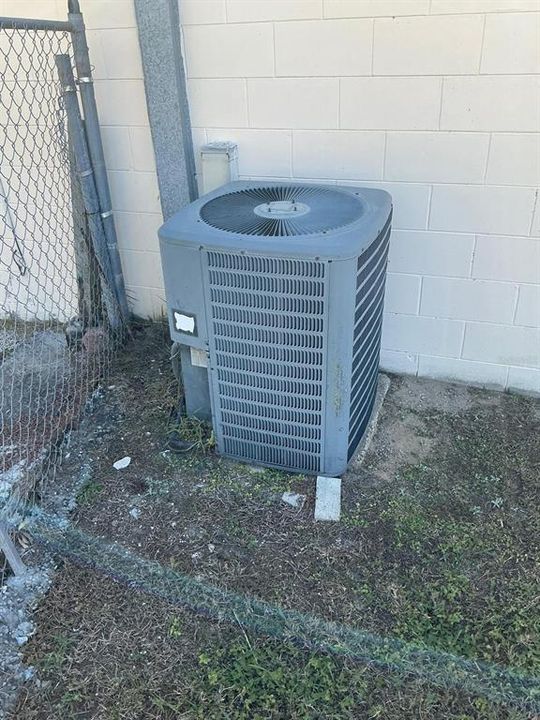 For Sale: $269,000 (3 beds, 2 baths, 1195 Square Feet)